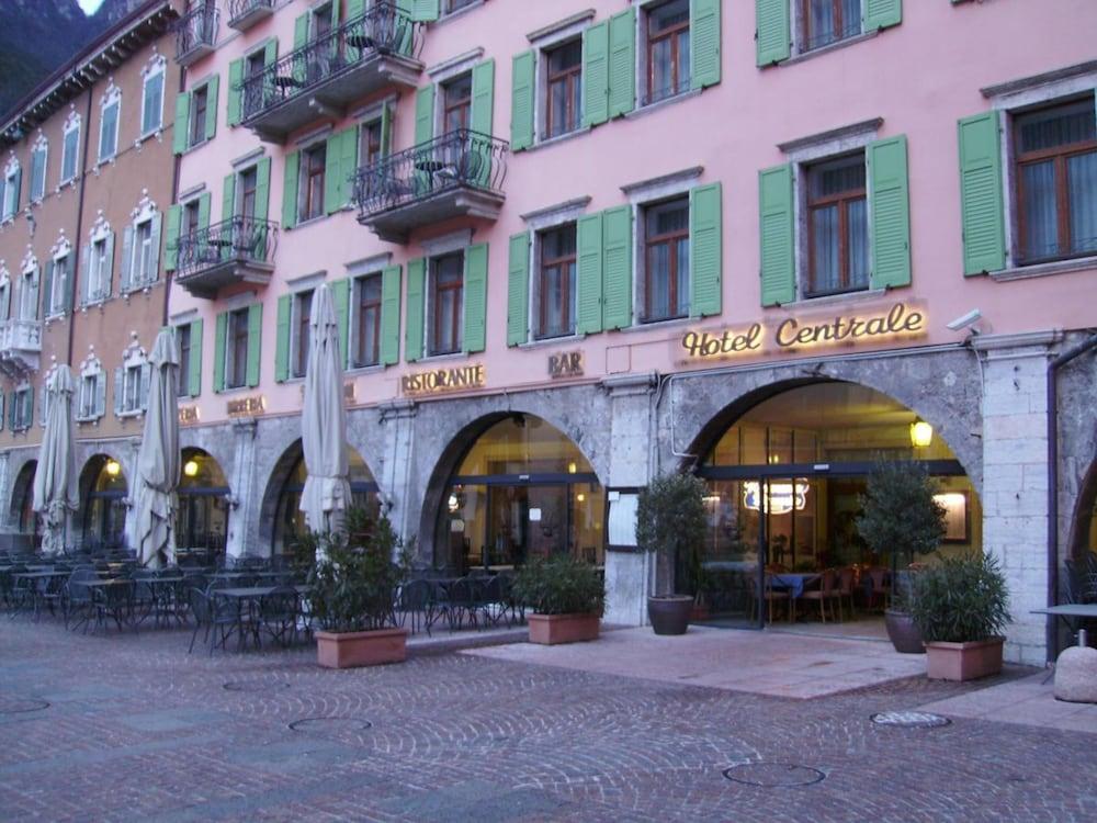 Hotel Centrale Рива-дель-Гарда Экстерьер фото